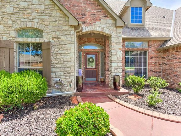 3rd image of 16300 Winding Park Dr