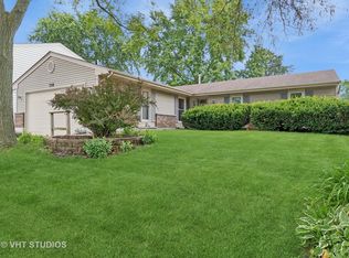 718 Buffalo Cir, Carol Stream, IL 60188
