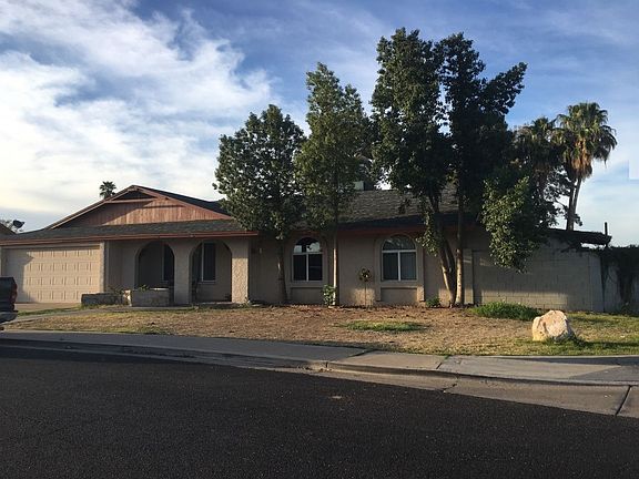 3rd image of 1827 E Garnet Cir