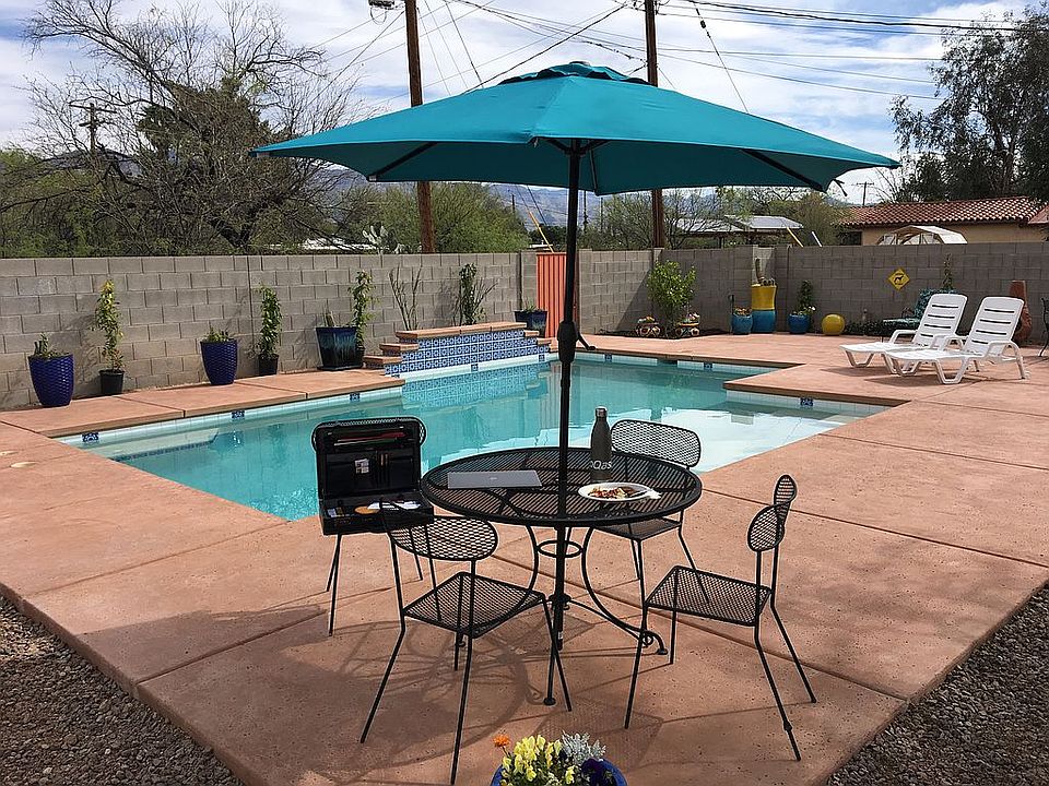 2nd image of 2725 E La Cienega Dr