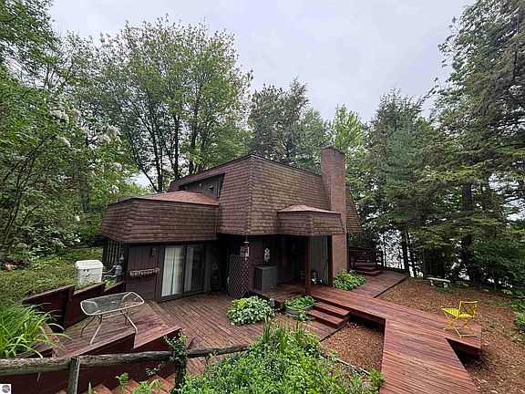 5th image of 2856 Birchview Dr