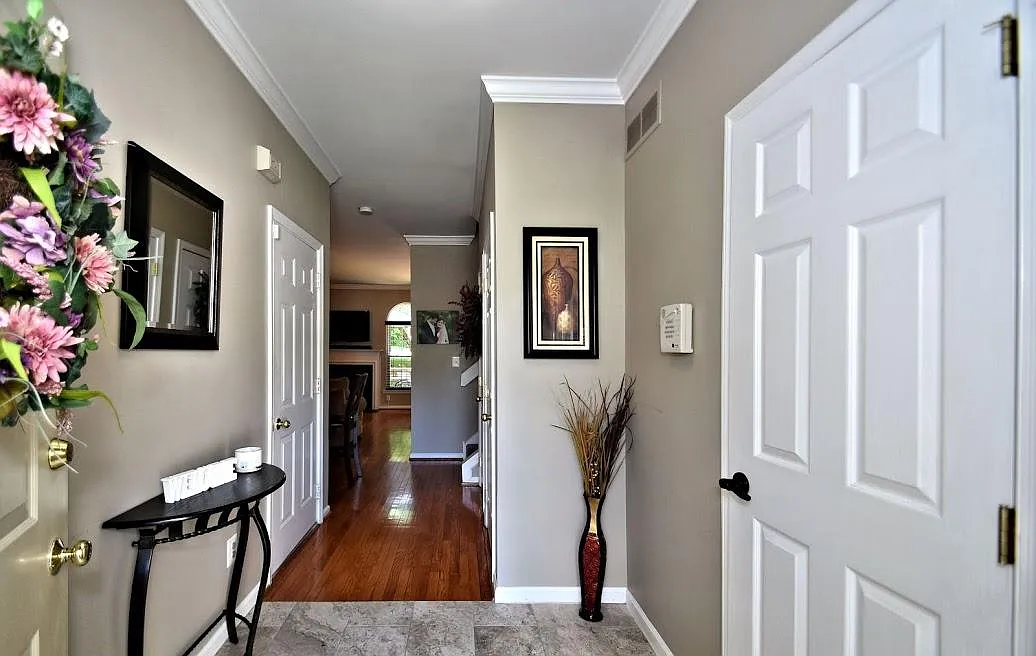 Foyer - 8 Plum Ct