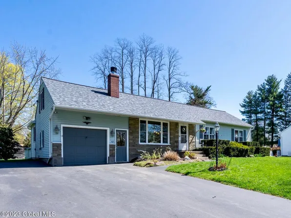 42 Maplewood Dr, Charlton, NY 12019