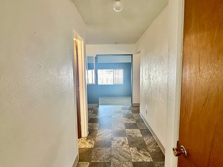 1119 N Alameda Ave — Photo 16