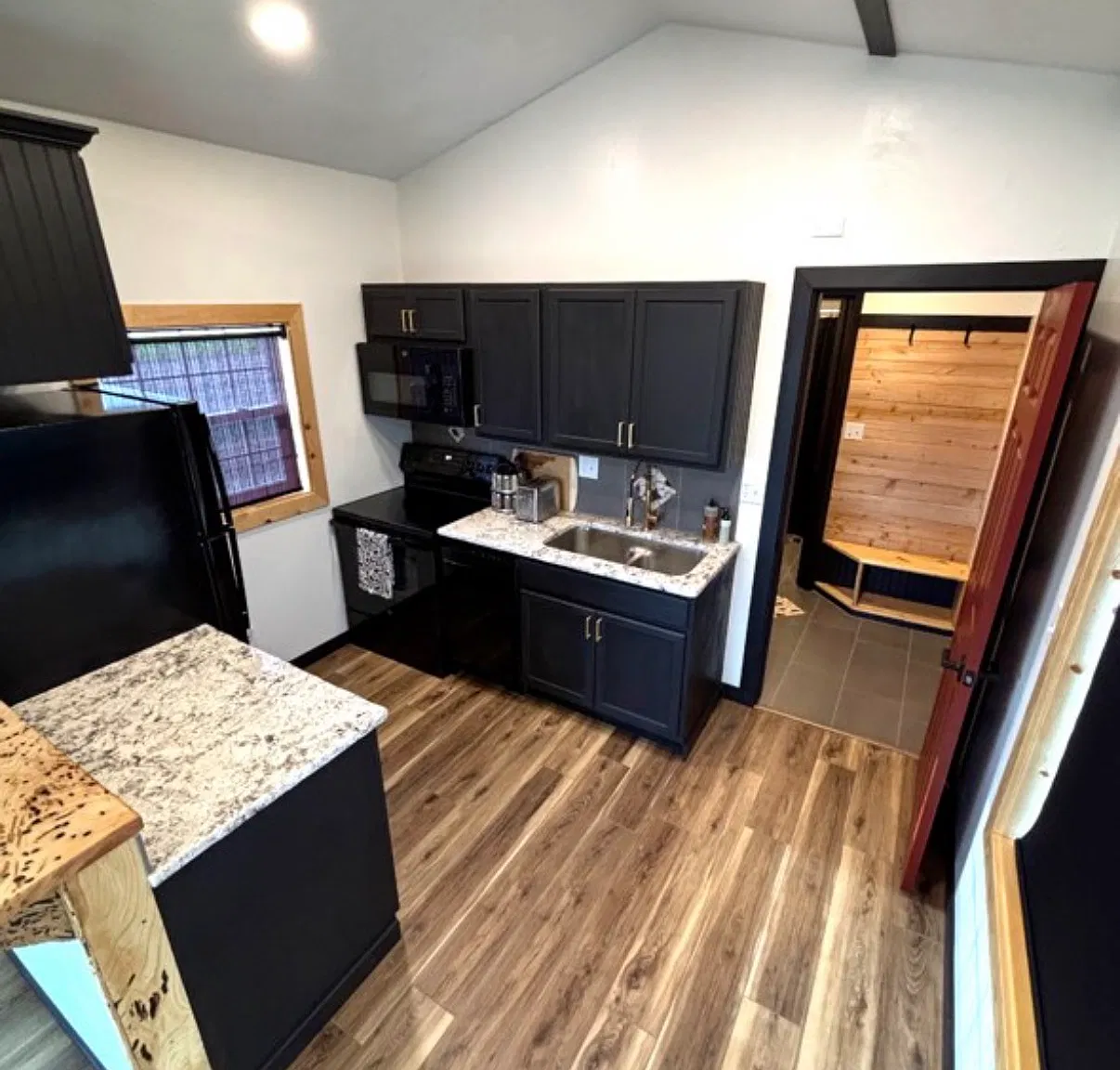 Studio, 400 sqft, $1,400 — Photo 3