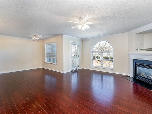 3rd image of 4700 Pennoak Ln #F