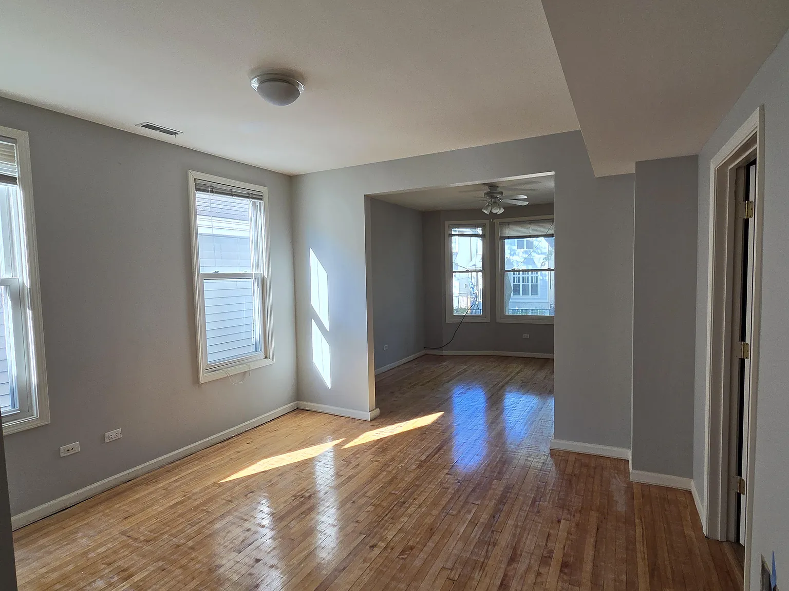 2 bed, 1000 sqft, $2,500 — Photo 3