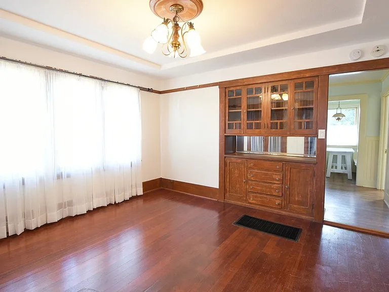 23 Cecil Ave — Photo 4