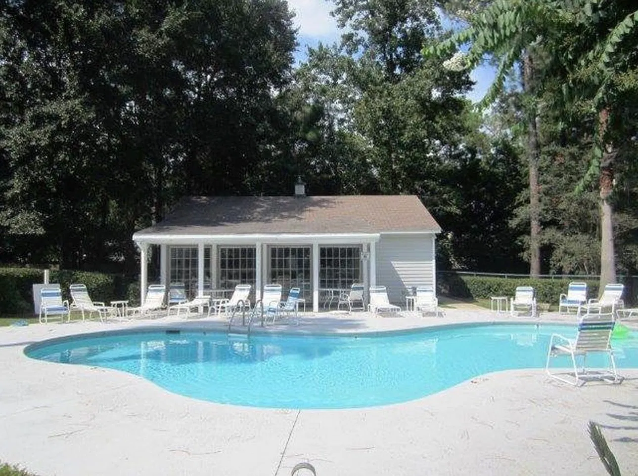 2092 S Sherwood Dr — Photo 2