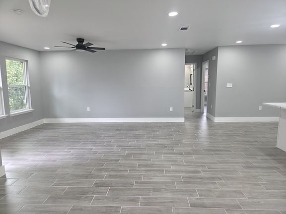 3rd image of 3914 Southlawn St