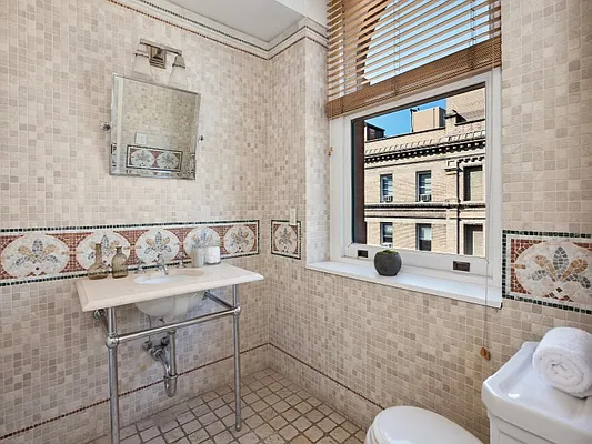 Sold by Sotheby's International Realty | media 18