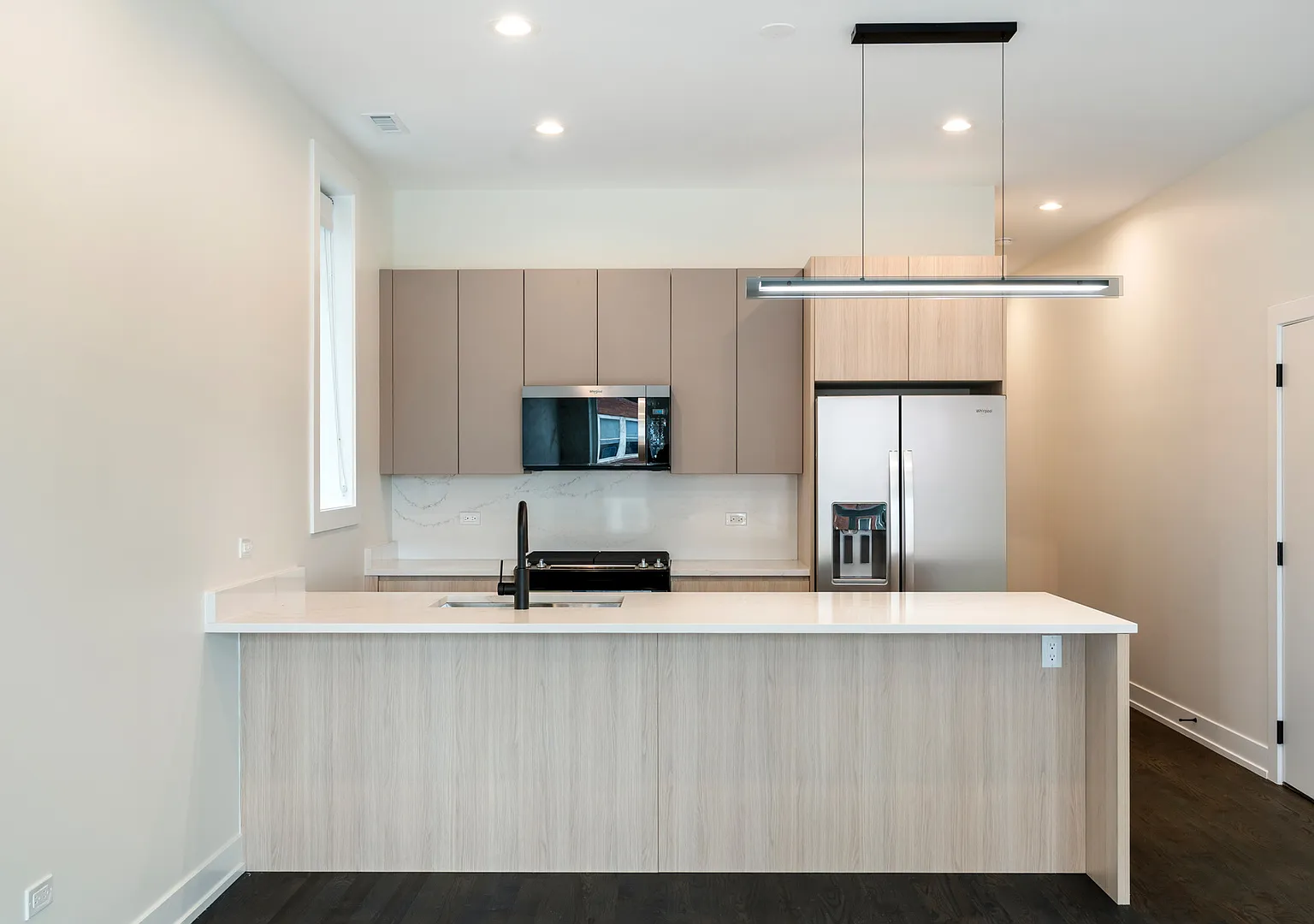 3 bed, $2,700 — Photo 3