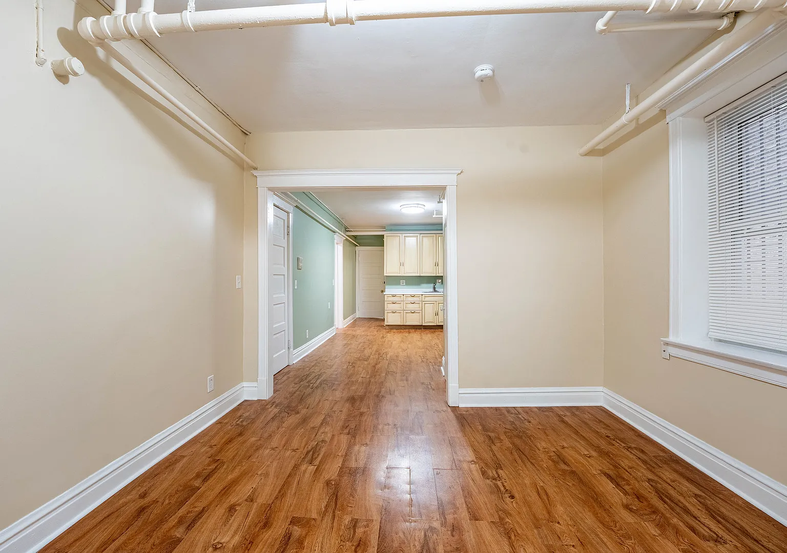 1 bed, 950 sqft, $1,850 — Photo 3