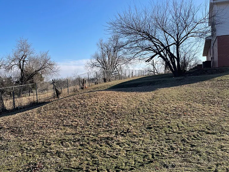 4200 E Interstate Highway 35 Frontage Rd — Photo 27