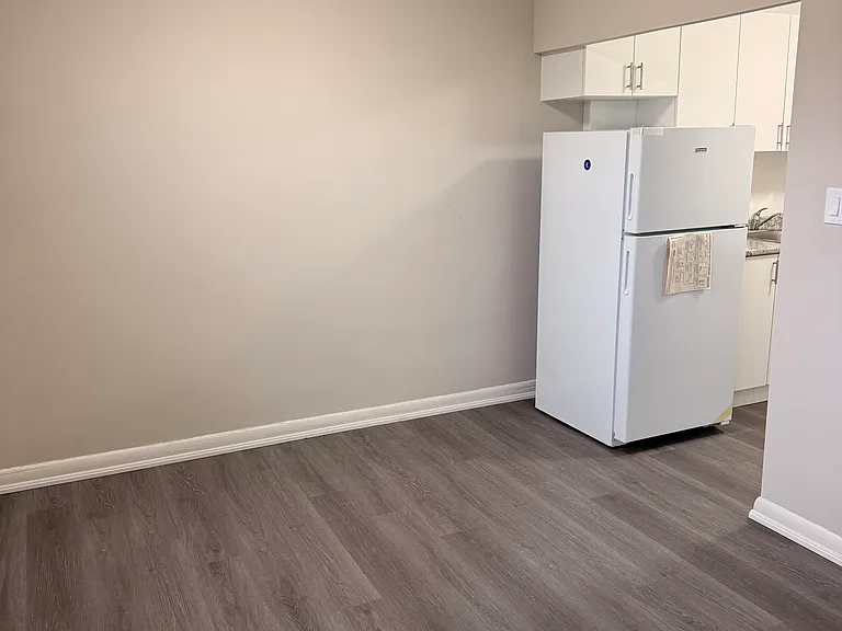923 Wilson Ave — Photo 5