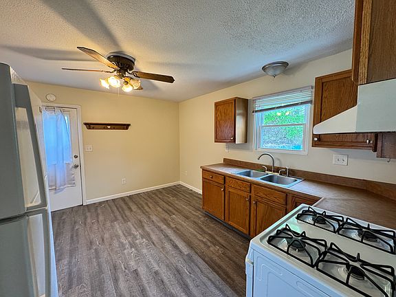 2nd image of 2408-10 Poplar St APT 2