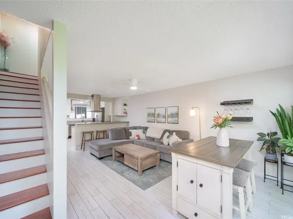 3182 Kuau St Suite 702, Kailua, HI 96734