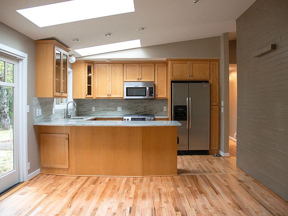 5th image of 8219 SE 35th St