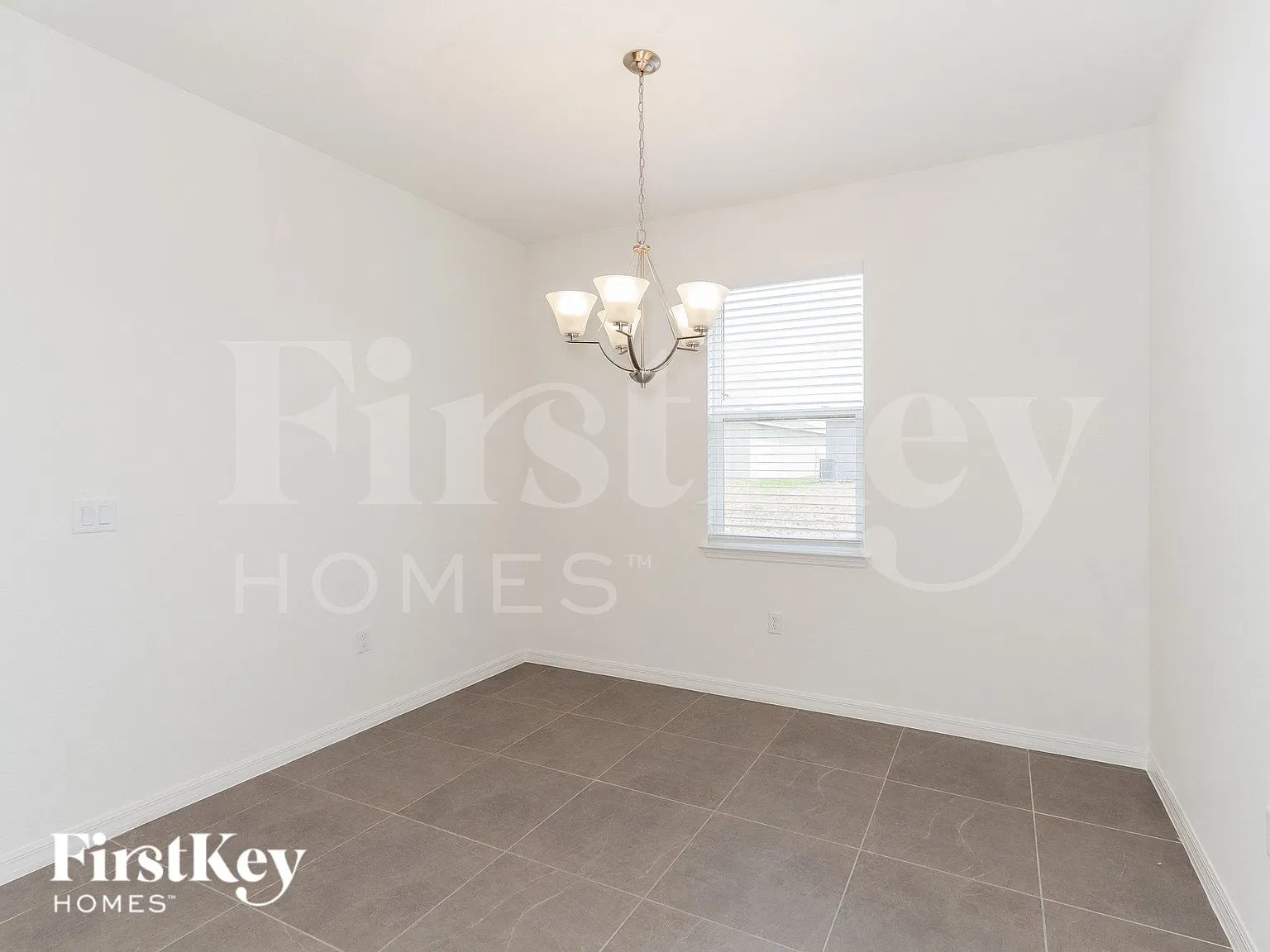 3 bed, 2.0 bath, 1589 sqft, $1,900 — Photo 4