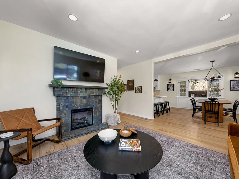 4062 Goldfinch St — Photo 9