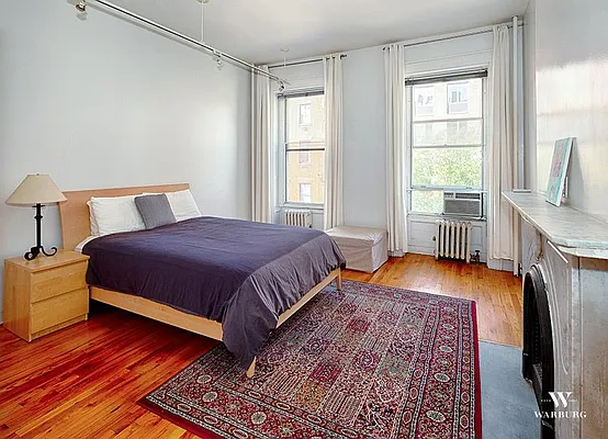 Rented by Warburg | media 8