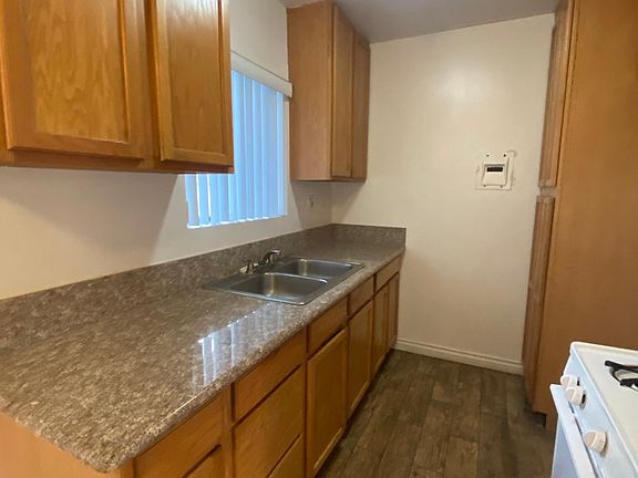4th image of 130 S Adams St #10