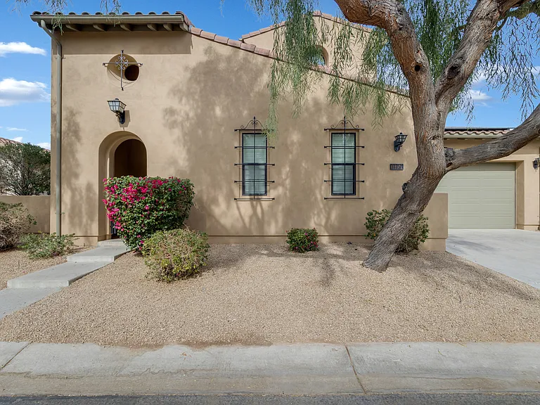 W Coronado Rd — Photo 29