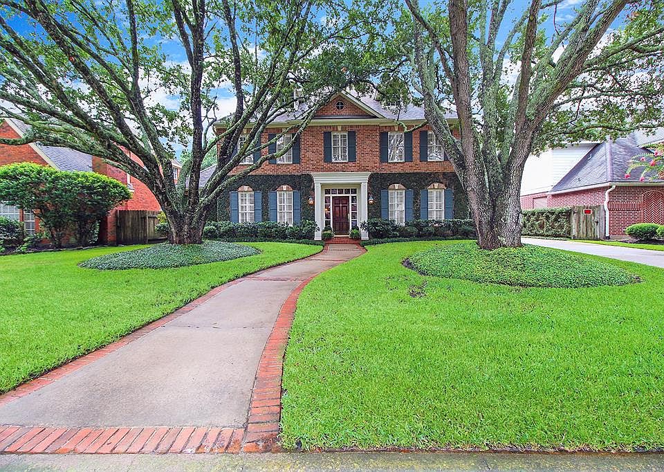 1st image of 19515 Laurel Park Ln