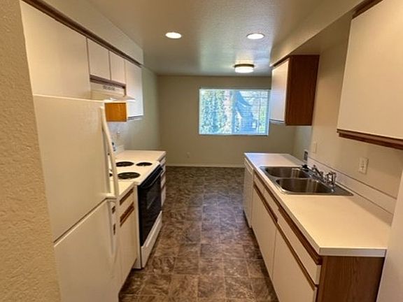 4th image of 3100-3190 Evergreen Ave NE #3164