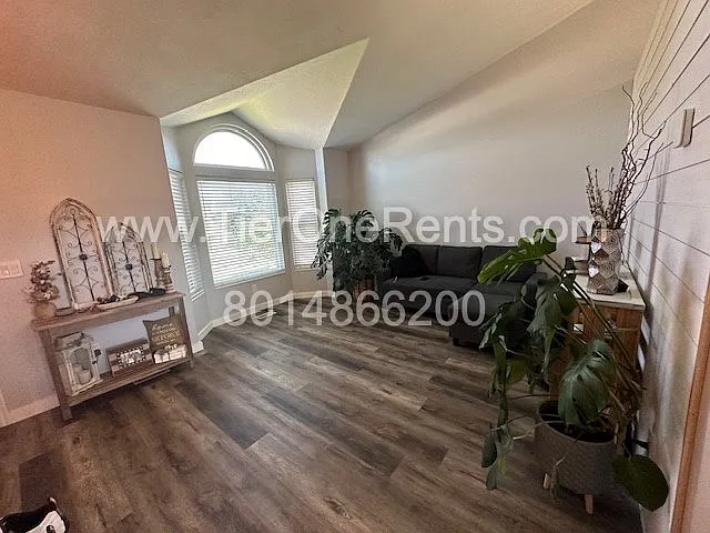 5886 S 3260 W — Photo 5