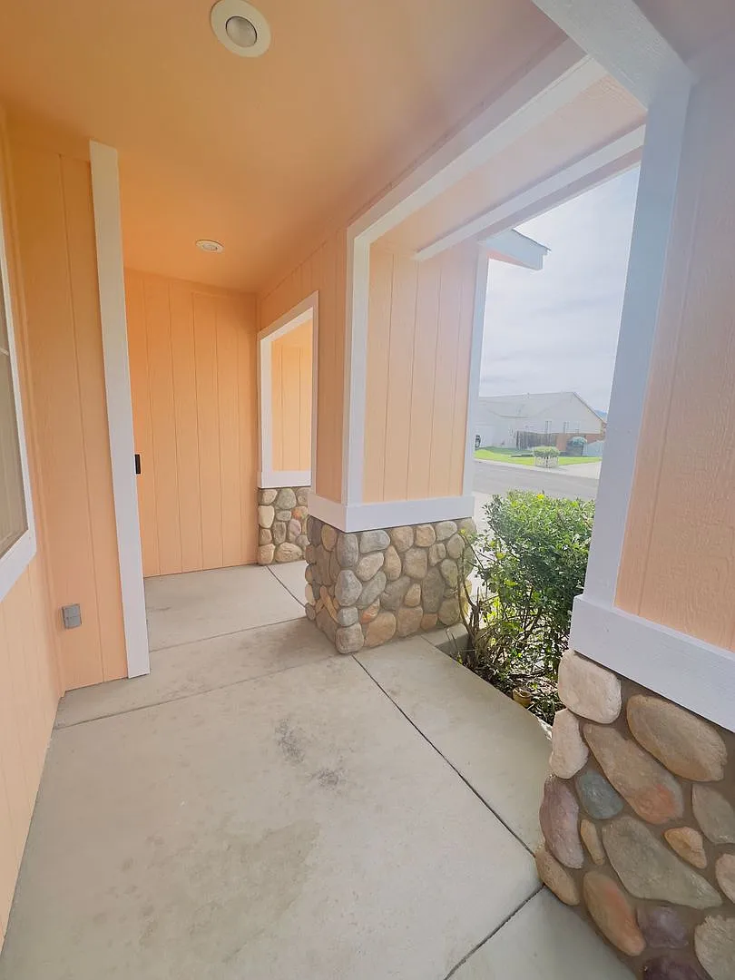 Charming 3 Bedroom — Photo 4
