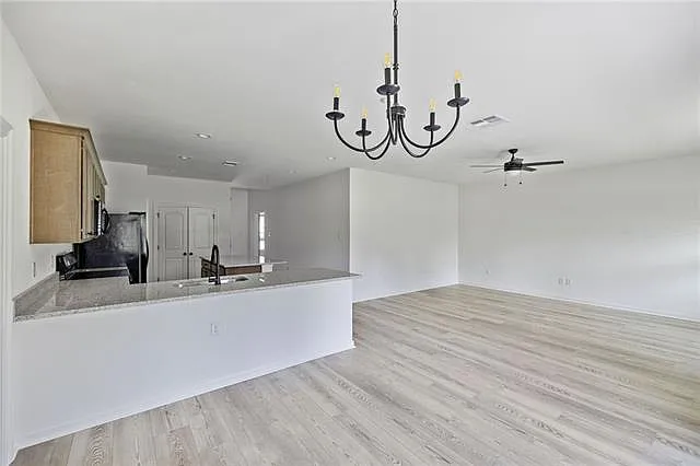 3 bed, 2.0 bath, 1649 sqft, $1,750 — Photo 3