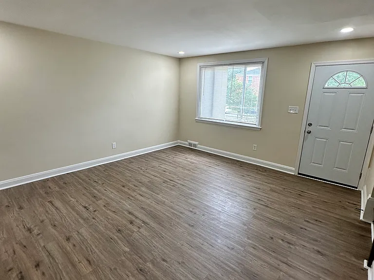 1739 Joan Ave — Photo 3