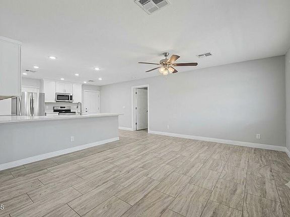 5th image of 716 N 95TH Circle