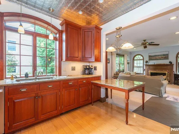 66 Hillside Ave, Midland Park, NJ 07432