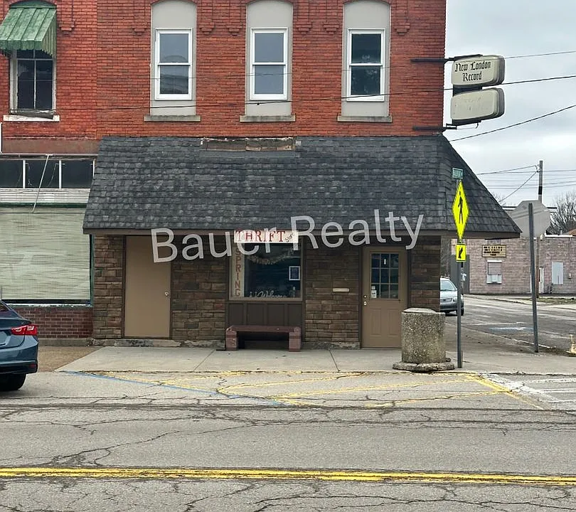 43 E Main St