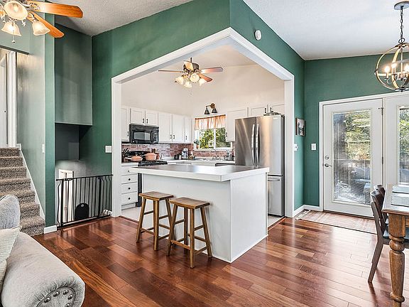 5th image of 901 E Overcrest St