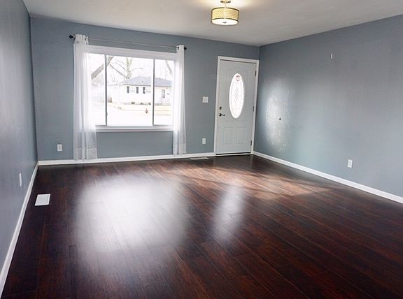 4th image of 812 Lilac Ln