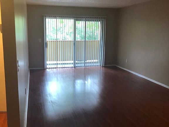 3rd image of 640 Kenwick 203 Cir