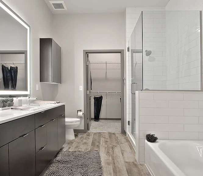 Jade Apartments — Photo 6