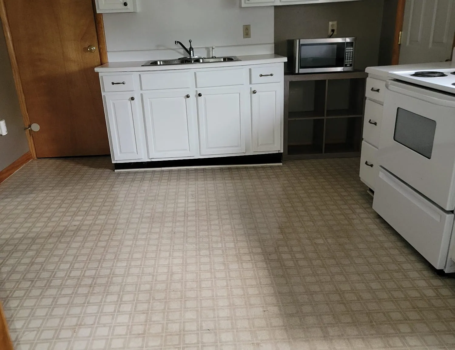 320 Morse Ave — Photo 2