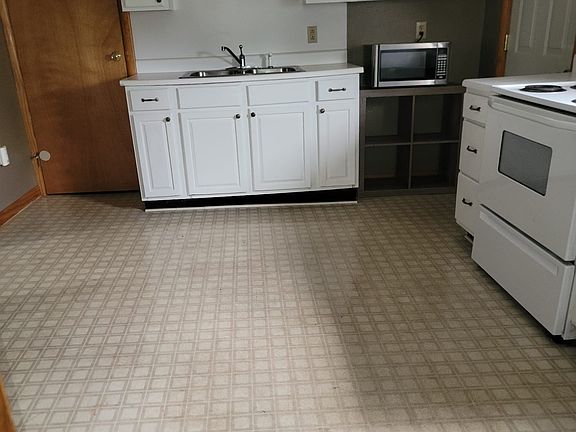 2nd image of 320 Morse Ave #C