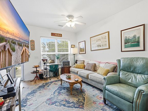4th image of 152 Chenoa Dr. #B
