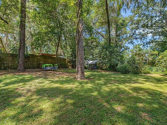4th image of 2052 Harriet Dr