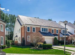 201 Foxwood Dr, Moorestown, NJ 08057