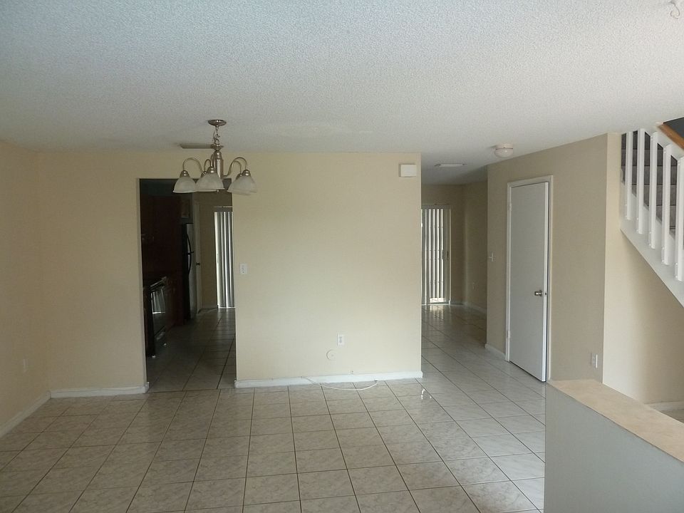 1st floor living room