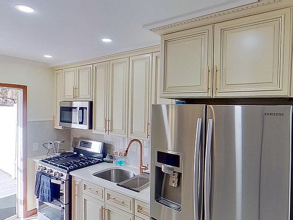 4th image of 6552 Alderton St