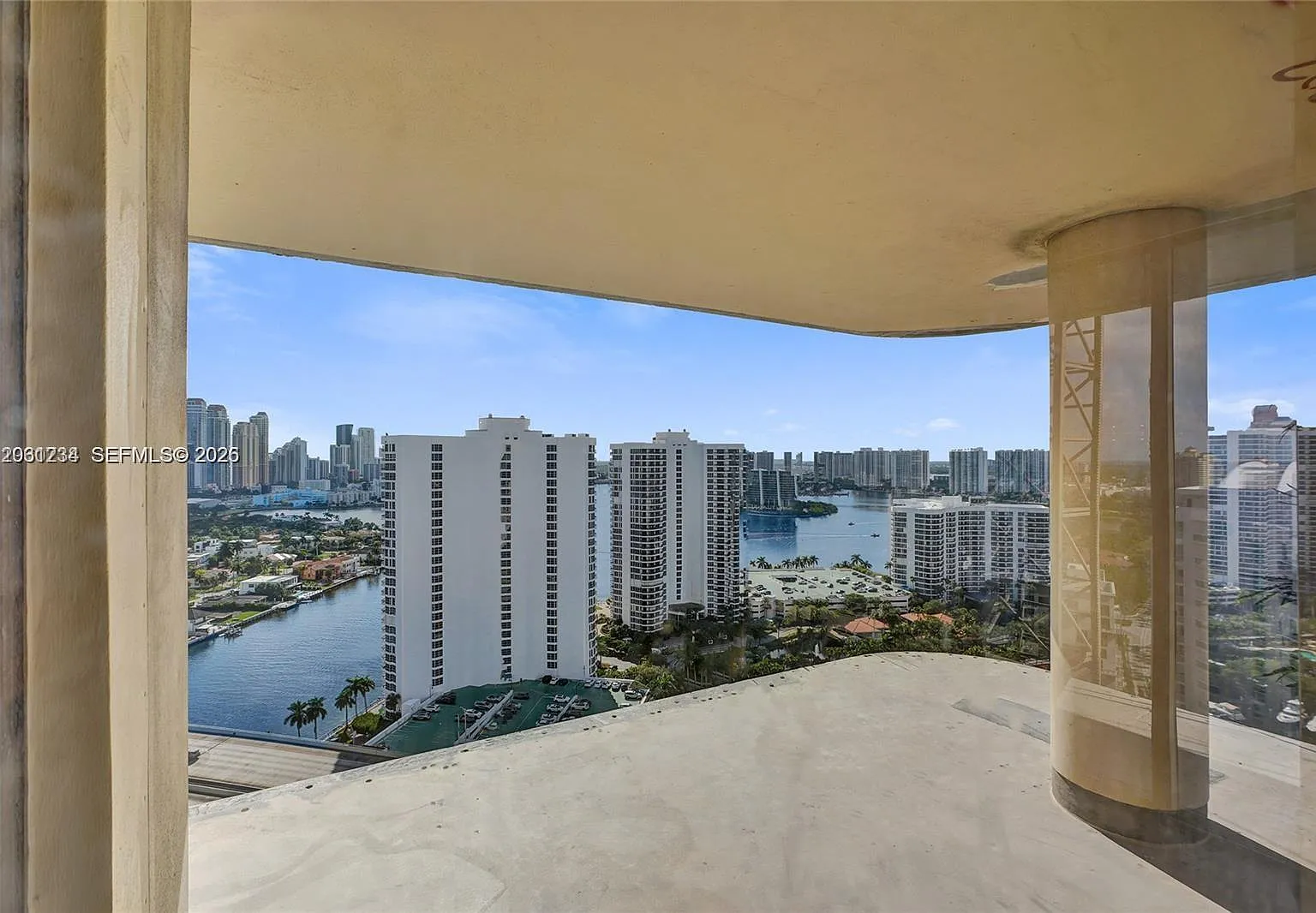 Turnberry Towers Condo — Photo 2