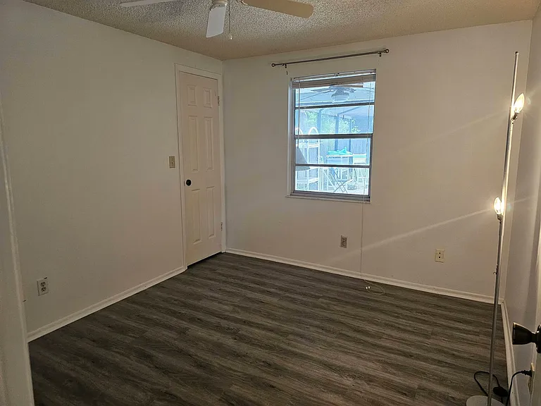 2065 Whitney Dr — Photo 12