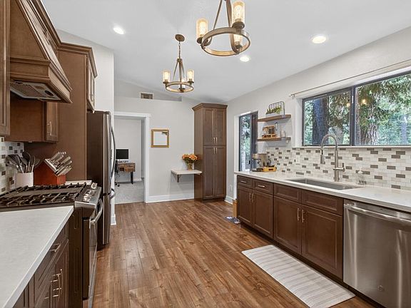 4th image of 5621 Daisy Cir